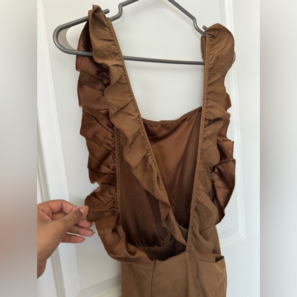 NWOT ADORABLE suede look romper! Size M. Open back with amazing frills! - Picture 6 of 8